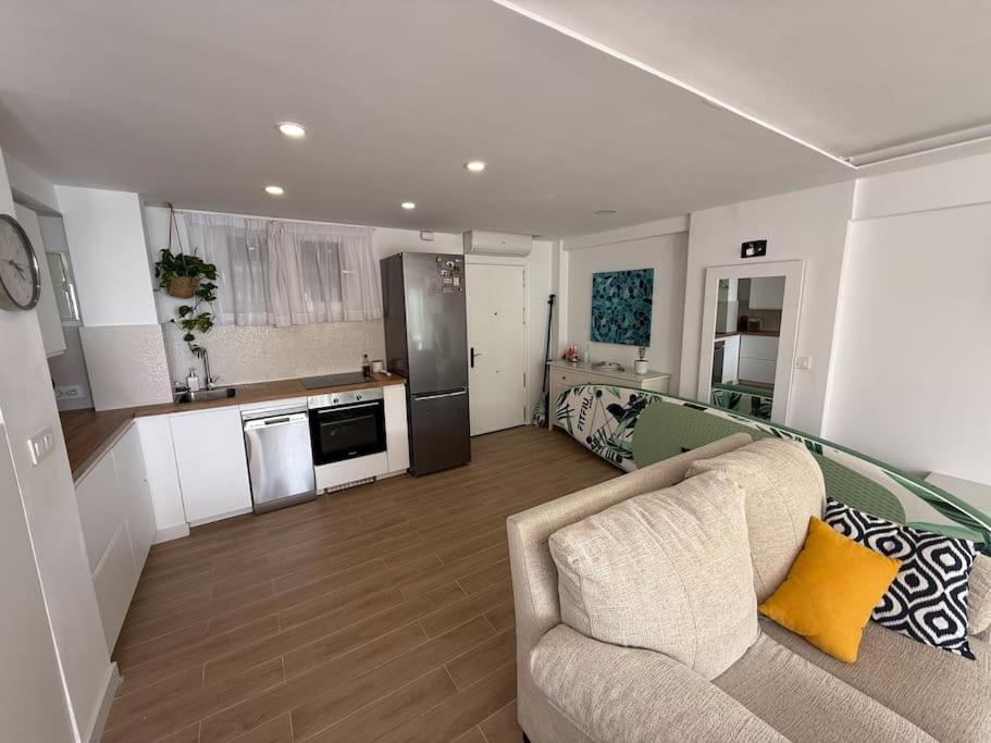 Apartament Piso En Carvajal, Segunda Linea De Playa